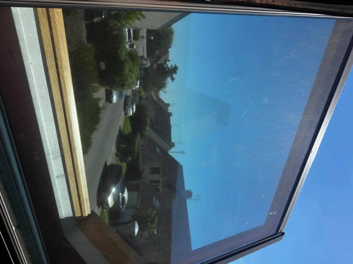 Avant nettoyage — Velux — résidence privée (95)