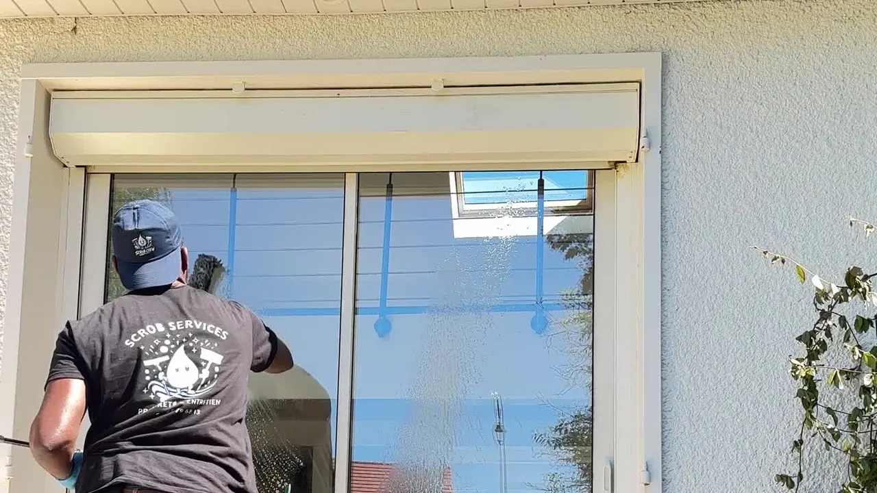 L'équipe en action — Baie vitrée extérieure — Saint-Witz (95)